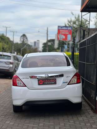 NISSAN-VERSA-2017