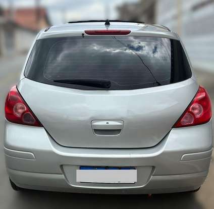 NISSAN-TIIDA-2012