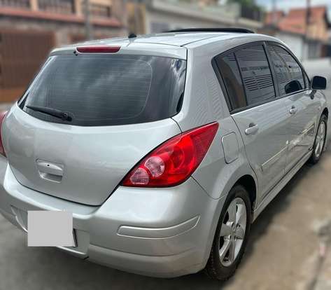 NISSAN-TIIDA-2012