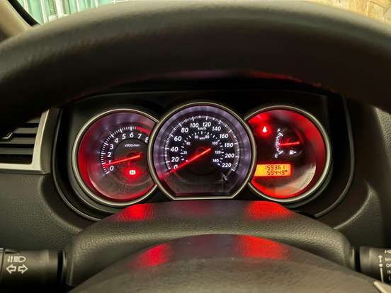 NISSAN-TIIDA-2012