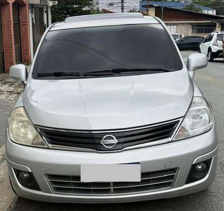 NISSAN-TIIDA-2012