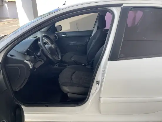 PEUGEOT-207-2010
