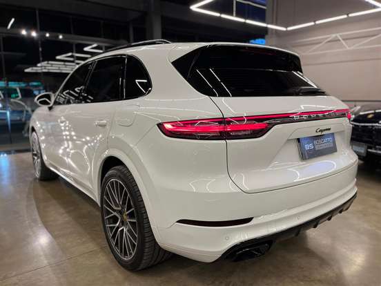 PORSCHE-CAYENNE-2022