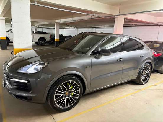 PORSCHE-CAYENNE-2021