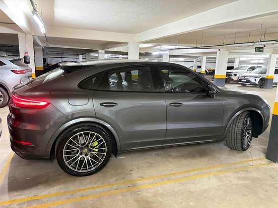 PORSCHE-CAYENNE-2021
