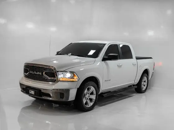 RAM CLASSIC 5.7 V8 GASOLINA LARAMIE CD 4X4 AUTOMÁTICO