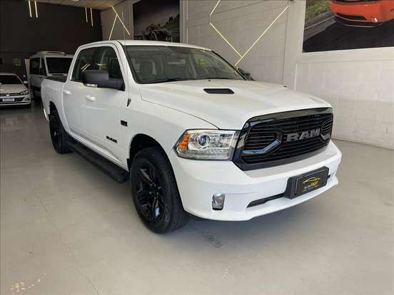 RAM-CLASSIC-5.7 V8 GASOLINA LARAMIE NIGHT EDITION CD 4X4 AUTOMÁTICO RAM-CLASSIC-2022