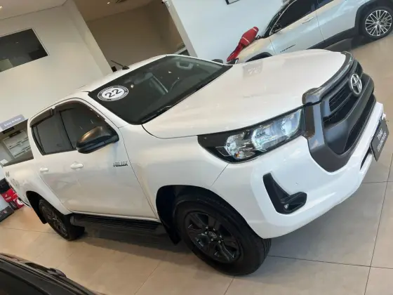 TOYOTA HILUX 2.8 D-4D TURBO DIESEL CD SR 4X4 AUTOMÁTICO