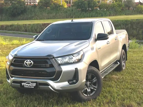 TOYOTA HILUX 2.8 D-4D TURBO DIESEL CD SR 4X4 AUTOMÁTICO