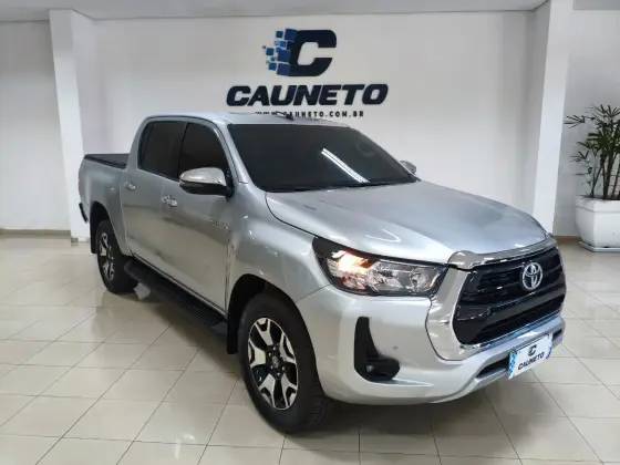 TOYOTA HILUX 2.8 D-4D TURBO DIESEL CD SRV 4X4 AUTOMÁTICO