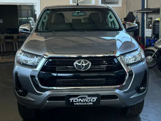 TOYOTA HILUX 2.8 D-4D TURBO DIESEL CD SRV 4X4 AUTOMÁTICO