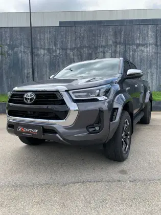 TOYOTA HILUX 2.8 D-4D TURBO DIESEL CD SRX PLUS 4X4 AUTOMÁTICO