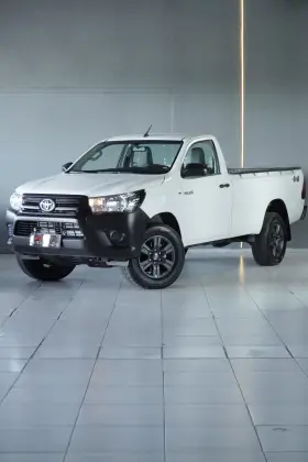 TOYOTA HILUX 2.8 D-4D TURBO DIESEL CS 4X4 MANUAL