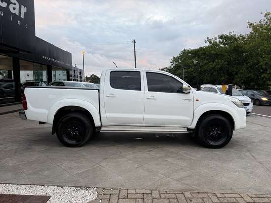 TOYOTA-HILUX-2.7 SR 4X2 CD 16V FLEX 4P AUTOMÁTICO TOYOTA-HILUX-2013