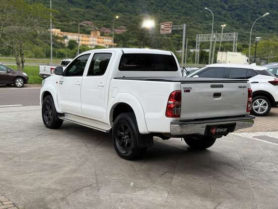 TOYOTA-HILUX-2013