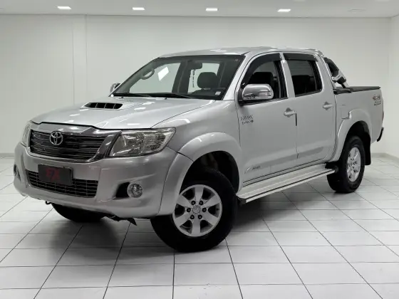 TOYOTA HILUX 3.0 SRV 4X4 CD 16V TURBO INTERCOOLER DIESEL 4P AUTOMÁTICO TOYOTA HILUX 3.0 SRV 4X4 CD 16V TURBO INTERCOOLER DIESEL 4P AUTOMÁTICO