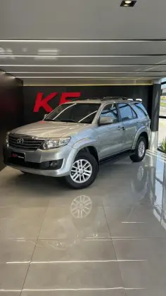 TOYOTA HILUX SW4 2.7 SR 4X2 16V FLEX 4P AUTOMÁTICO TOYOTA HILUX SW4 2.7 SR 4X2 16V FLEX 4P AUTOMÁTICO