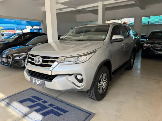 TOYOTA HILUX SW4 2.7 SRV 7 LUGARES 4X2 16V FLEX 4P AUTOMÁTICO
