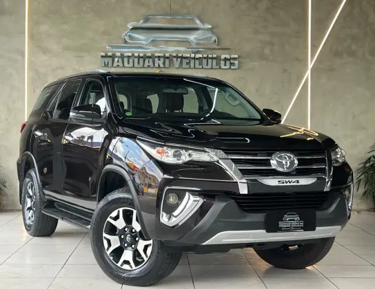 TOYOTA HILUX SW4 2.7 SRV 7 LUGARES 4X2 16V FLEX 4P AUTOMÁTICO TOYOTA HILUX SW4 2.7 SRV 7 LUGARES 4X2 16V FLEX 4P AUTOMÁTICO