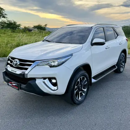 TOYOTA HILUX SW4 2.8 SRX DIAMOND 4X4 7 LUGARES 16V TURBO INTERCOOLER DIESEL 4P AUTOMÁTICO