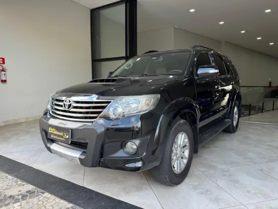 TOYOTA HILUX SW4 3.0 SRV 4X4 7 LUGARES 16V TURBO INTERCOOLER DIESEL 4P AUTOMÁTICO