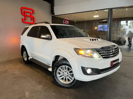 TOYOTA HILUX SW4 3.0 SRV 4X4 7 LUGARES 16V TURBO INTERCOOLER DIESEL 4P AUTOMÁTICO