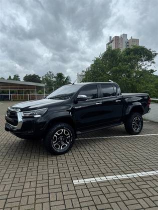 TOYOTA HILUX 2.8 D-4D TURBO DIESEL CD SRX PLUS 4X4 AUTOMÁTICO