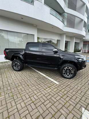 TOYOTA-HILUX-2.8 D-4D TURBO DIESEL CD SRX PLUS 4X4 AUTOMÁTICO TOYOTA-HILUX-2024