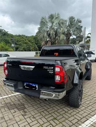 TOYOTA-HILUX-2.8 D-4D TURBO DIESEL CD SRX PLUS 4X4 AUTOMÁTICO TOYOTA-HILUX-2024