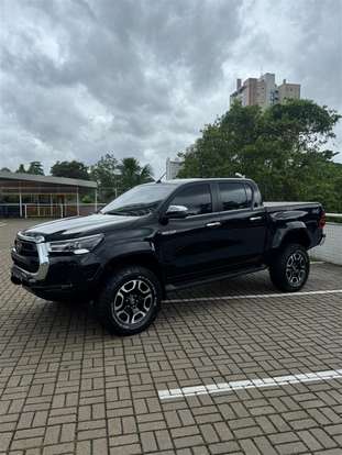TOYOTA-HILUX-2024