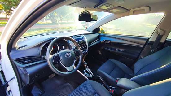 TOYOTA-YARIS-2019
