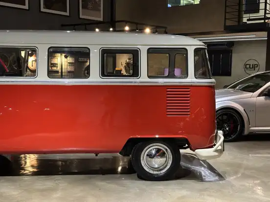 VOLKSWAGEN-KOMBI-1974