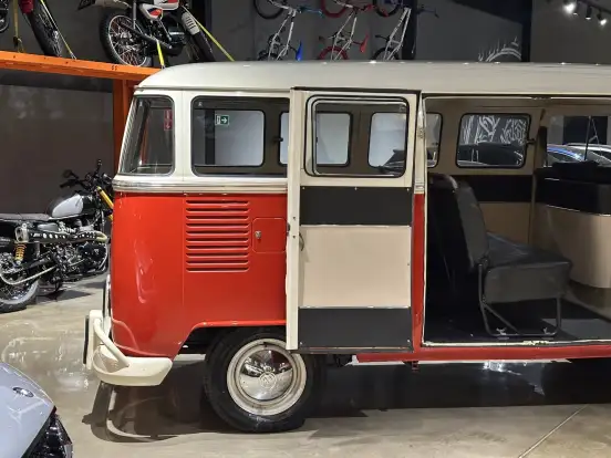 VOLKSWAGEN-KOMBI-1974