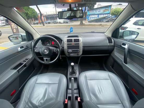 VOLKSWAGEN-POLO SEDAN-2013