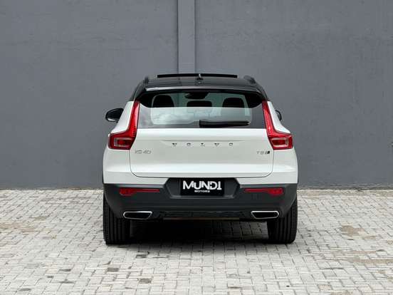 VOLVO-XC40-2019
