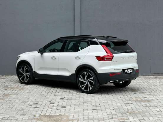 VOLVO-XC40-2019