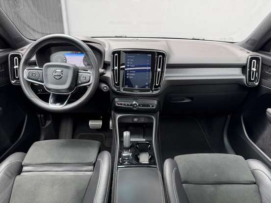 VOLVO-XC40-2019