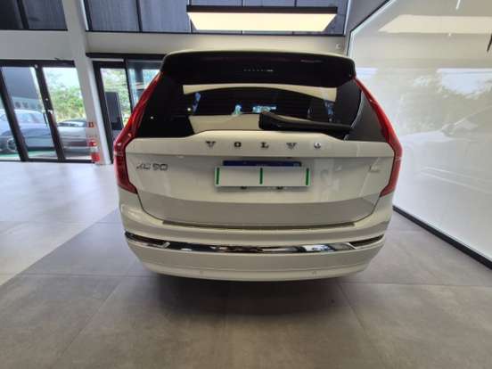 VOLVO-XC90-2022