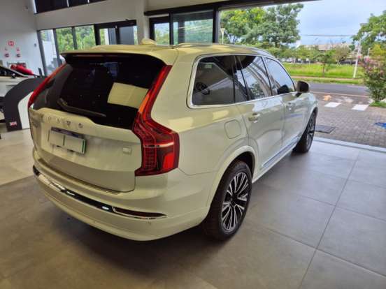 VOLVO-XC90-2022