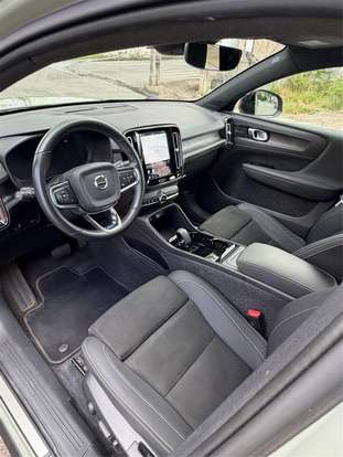 VOLVO-C40-2021