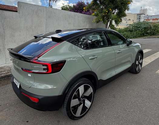 VOLVO-C40-2021