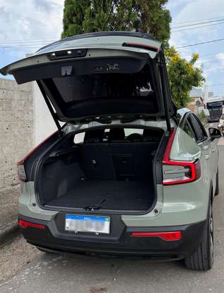 VOLVO-C40-2021