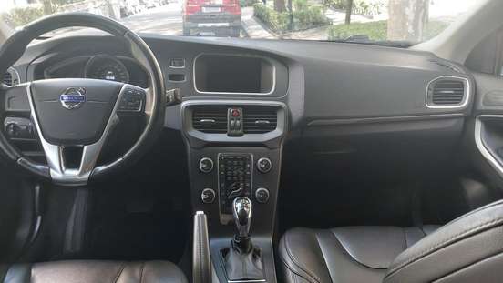 VOLVO-V40-2014