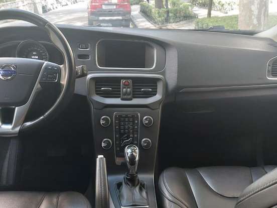 VOLVO-V40-2.0 T4 COMFORT TURBO GASOLINA 4P AUTOMÁTICO VOLVO-V40-2014