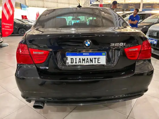 BMW-320i-2011