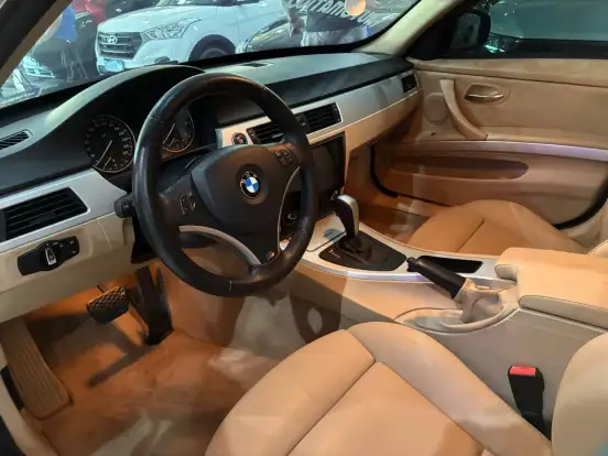 BMW-320i-2011