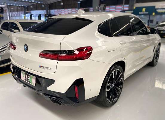 BMW-X4-2022