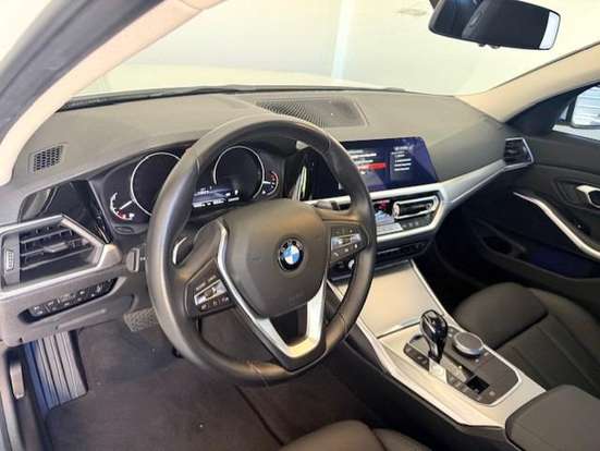 BMW-320i-2020