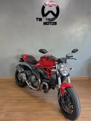 DUCATI MONSTER 821 