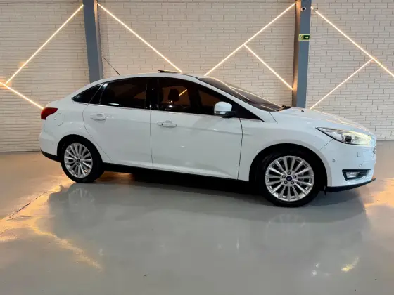 FORD FOCUS 2.0 TITANIUM PLUS FASTBACK 16V FLEX 4P POWERSHIFT